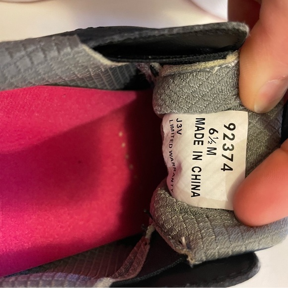 FootJoy Women's Black and Red Shoes - Picture 5 of 5